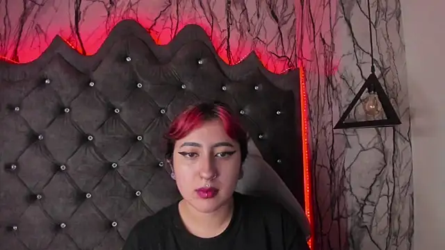 larissa01  online show from February 13, 2025, 2:56 am