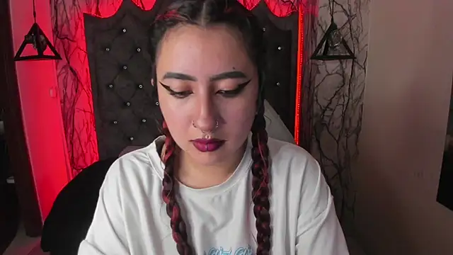 larissa01  online show from February 28, 2025, 3:15 am