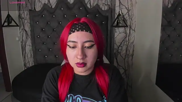 larissa01  online show from March 8, 2025, 3:06 am