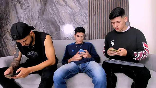 hot day online show from February 28, 2025, 1:47 am