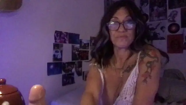 Snapshot of karrmmaa chatting on November 14, 2025, 11:09 am karrmmaa online show from November 14, 2025, 11:09 am