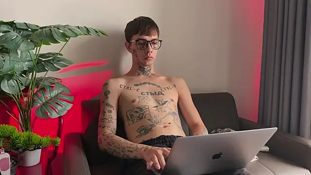 Snapshot of anahori__simon chatting on May 7, 2026, 1:11 am anahori simon online show from May 7, 2026, 1:11 am