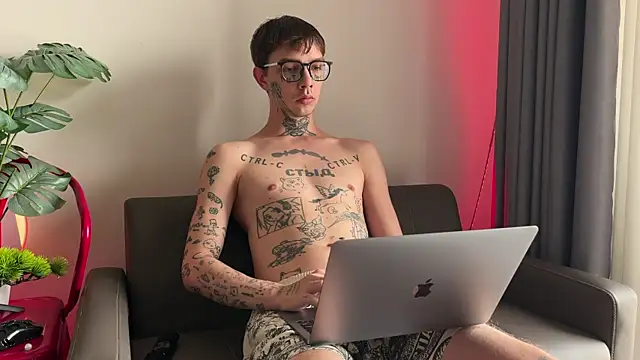 Snapshot of anahori__simon chatting on May 13, 2026, 1:36 am anahori simon online show from May 13, 2026, 1:36 am