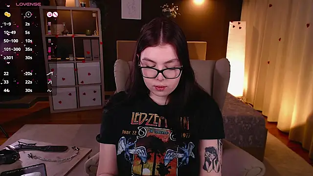 Snapshot of Arizonaa_Muse chatting on February 21, 2025, 12:27 am Arizonaa Muse online show from February 21, 2025, 12:27 am