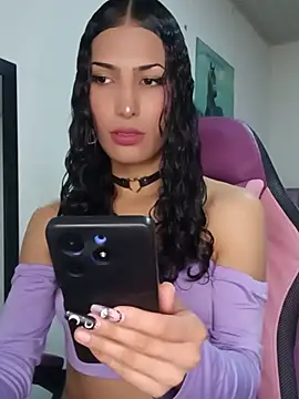 Lanna hott  online show from May 18, 2026, 9:09 pm