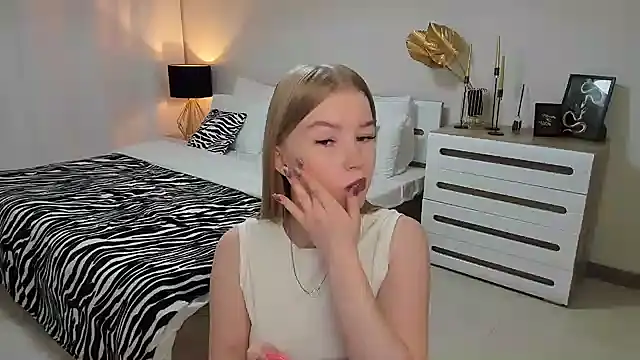 shy  lady online show from March 4, 2025, 6:18 pm