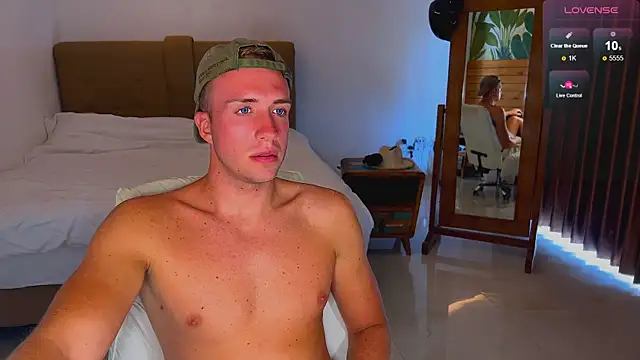 tommy cumfinger online show from November 12, 2025, 3:29 am