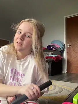 Snapshot of princess_blondex chatting on March 6, 2025, 3:56 pm princess blondex online show from March 6, 2025, 3:56 pm