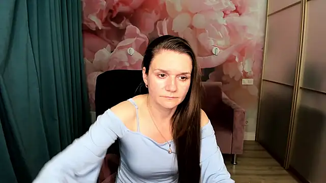 AriaGray online show from November 13, 2025, 3:22 pm