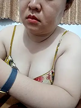 Snapshot of VyOanh2K chatting on May 12, 2026, 3:53 pm VyOanh2K online show from May 12, 2026, 3:53 pm