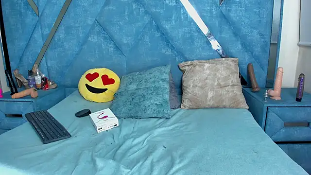 Aura love69 online show from March 28, 2026, 2:33 am