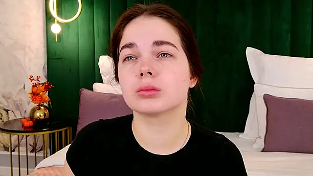 DeniseReese online show from October 7, 2025, 2:09 am