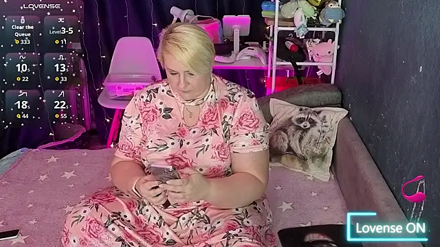 CuteHanna online show from February 14, 2026, 8:49 pm