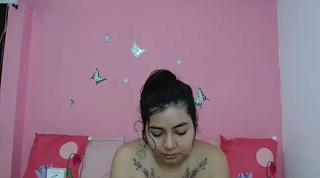 LaylaHolmes online show from December 19, 2024, 1:07 pm