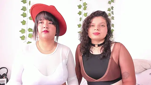 Snapshot of Karol_IsabelCouple chatting on February 20, 2025, 4:36 pm Karol IsabelCouple online show from February 20, 2025, 4:36 pm