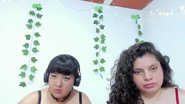 Snapshot of Karol_IsabelCouple chatting on March 19, 2025, 3:52 am Karol IsabelCouple online show from March 19, 2025, 3:52 am