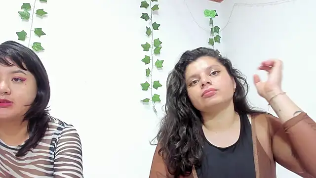 Snapshot of Karol_IsabelCouple chatting on March 22, 2025, 1:43 am Karol IsabelCouple online show from March 22, 2025, 1:43 am