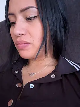 Sara luna  online show from December 29, 2024, 2:10 pm