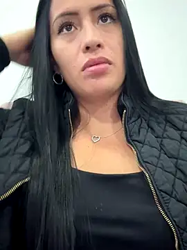 Sara luna  online show from October 30, 2025, 11:38 pm