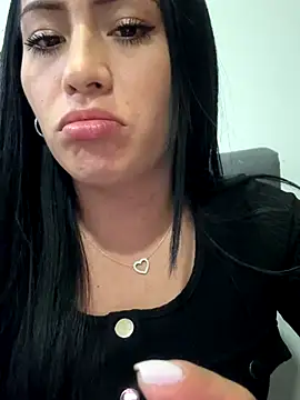 Snapshot of Sara_luna_ chatting on January 7, 2026, 11:07 pm Sara luna online show from January 7, 2026, 11:07 pm