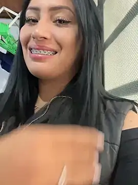 Snapshot of Sara_luna_ chatting on June 1, 2026, 4:52 pm Sara luna online show from June 1, 2026, 4:52 pm