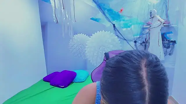 DEMI LEED online show from November 3, 2025, 1:34 pm