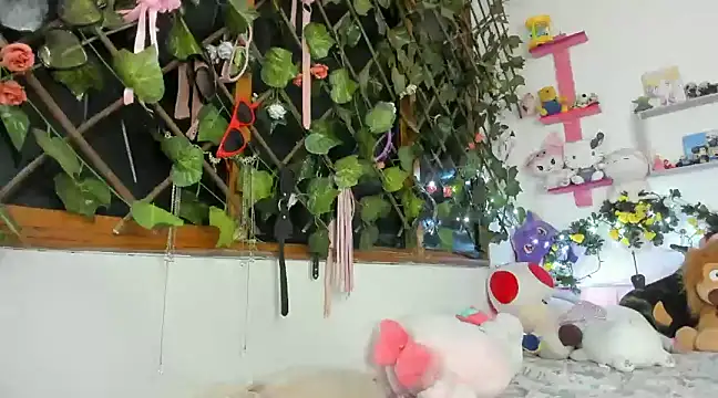 LunaDeCristall online show from December 9, 2024, 1:40 am