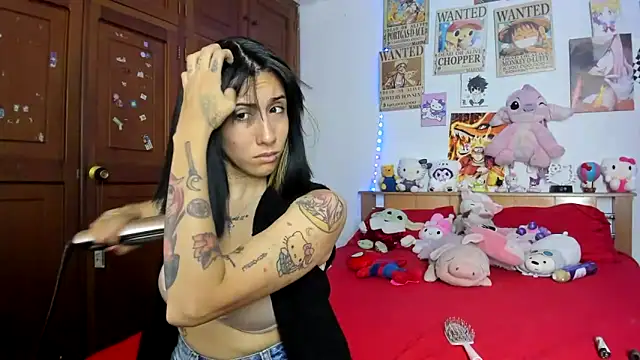 LunaDeCristall online show from October 18, 2025, 8:04 am