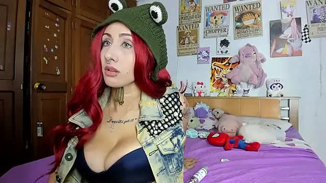 LunaDeCristall online show from November 5, 2025, 4:12 am