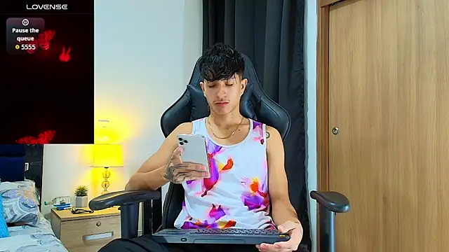  CamiloBass online show from May 26, 2026, 1:01 am