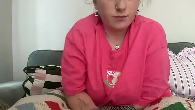 lilsbabyxo online show from May 19, 2026, 4:57 pm