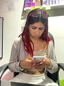 Snapshot of soy_sarah_ chatting on October 2, 2025, 9:27 am soy sarah online show from October 2, 2025, 9:27 am