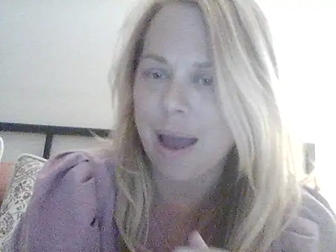 Snapshot of burrkitty chatting on November 18, 2025, 6:07 am burrkitty online show from November 18, 2025, 6:07 am