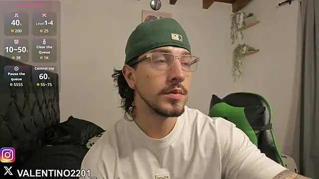 Snapshot of Valentino_Xander chatting on October 13, 2025, 1:05 am Valentino Xander online show from October 13, 2025, 1:05 am