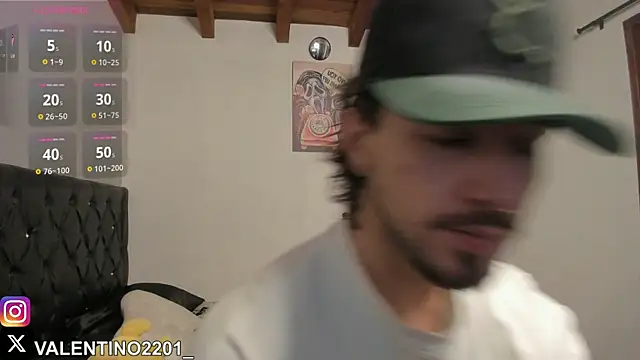 Snapshot of Valentino_Xander chatting on October 16, 2025, 12:55 am Valentino Xander online show from October 16, 2025, 12:55 am