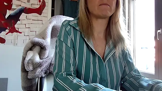 cassiehotsexy online show from October 17, 2025, 7:55 am