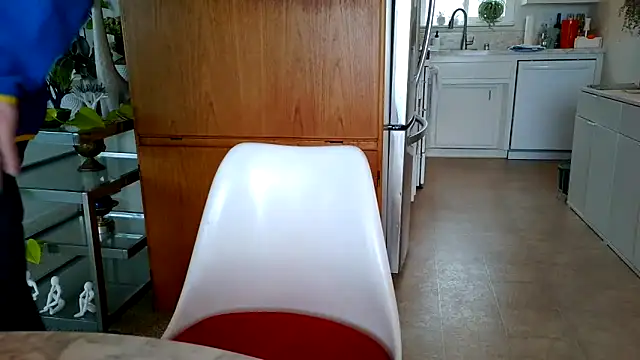 costanza7070 online show from March 14, 2025, 11:32 pm