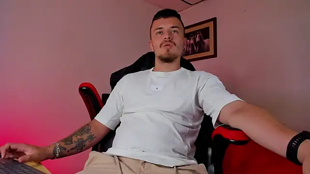 Snapshot of james_connor2 chatting on February 5, 2025, 6:37 pm james connor2 online show from February 5, 2025, 6:37 pm