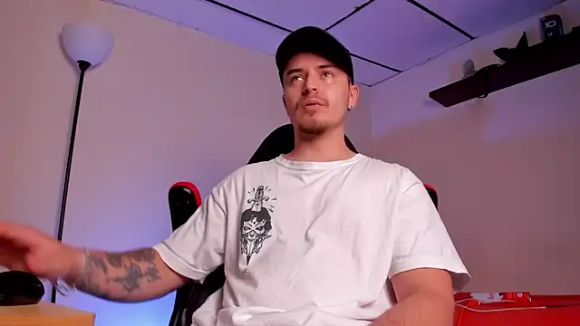 Snapshot of james_connor2 chatting on October 12, 2025, 7:02 pm james connor2 online show from October 12, 2025, 7:02 pm