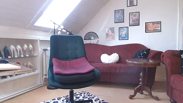 GinaBlonde online show from February 1, 2025, 2:24 pm