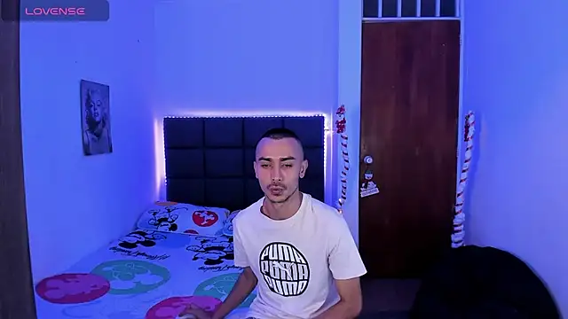 Snapshot of steven_hott8 chatting on December 15, 2024, 3:13 am steven hott8 online show from December 15, 2024, 3:13 am