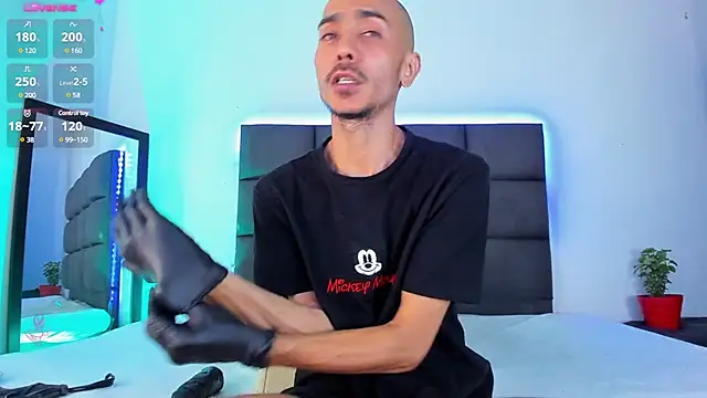 Snapshot of steven_hott8 chatting on February 21, 2025, 3:54 pm steven hott8 online show from February 21, 2025, 3:54 pm