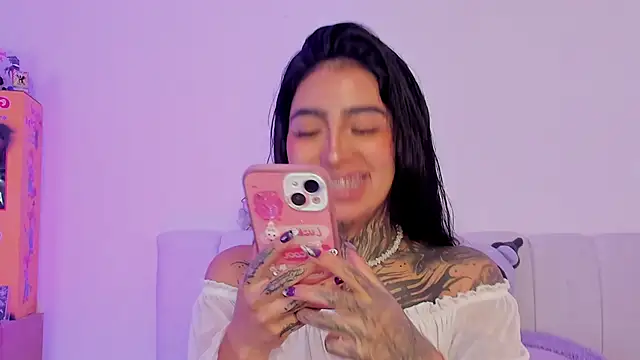 Snapshot of shadowcatt_ chatting on November 28, 2025, 8:44 pm shadowcatt online show from November 28, 2025, 8:44 pm