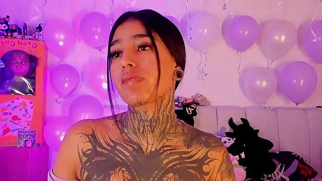 Snapshot of shadowcatt_ chatting on February 3, 2026, 8:58 pm shadowcatt online show from February 3, 2026, 8:58 pm