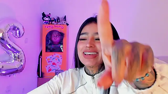 Snapshot of shadowcatt_ chatting on February 16, 2026, 7:43 pm shadowcatt online show from February 16, 2026, 7:43 pm