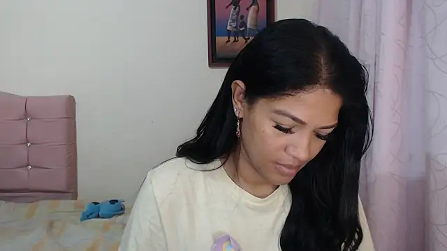 makennaa  online show from April 15, 2026, 10:33 am