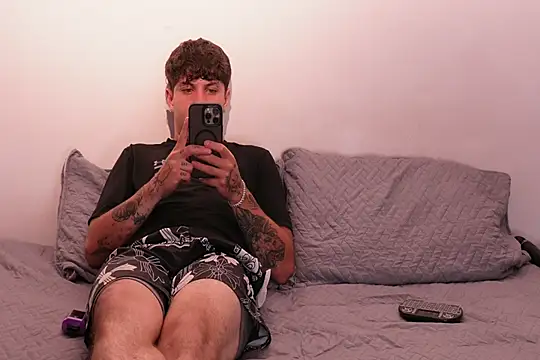 Nicky and Blake online show from March 3, 2025, 9:48 pm