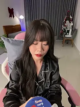 Snapshot of -rosiie- chatting on February 17, 2025, 4:15 pm -rosiie- online show from February 17, 2025, 4:15 pm