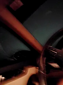 Snapshot of Throats chatting on November 1, 2025, 1:02 pm Throats online show from November 1, 2025, 1:02 pm