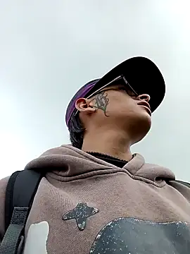 Snapshot of Cuervo_maniaco chatting on January 8, 2025, 5:15 pm Cuervo maniaco online show from January 8, 2025, 5:15 pm